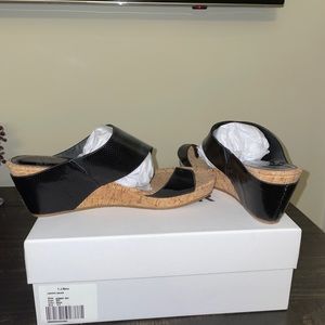 Brand New - Never worn Donald Pliner Women’s Gyer Leather Comfort Wedge Sandals